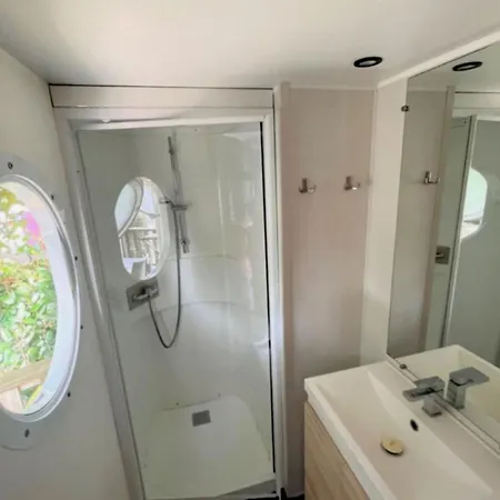 Mobil-home Pour 7 Pers A Avec Terrasse - Api-1-52-1576 *