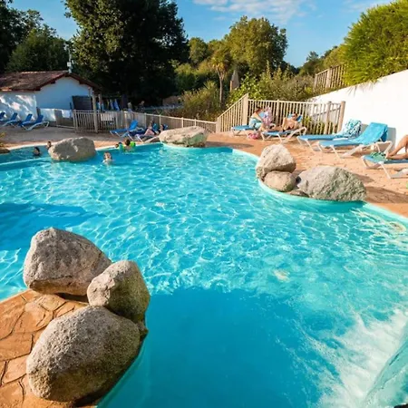 Camping Mobil-home Pour 7 Pers A Avec Terrasse - Api-1-52-1576 Espelette