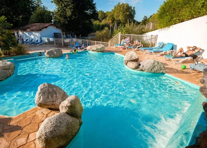 Camping Mobil-home Pour 7 Pers A Avec Terrasse - Api-1-52-1576 Espelette