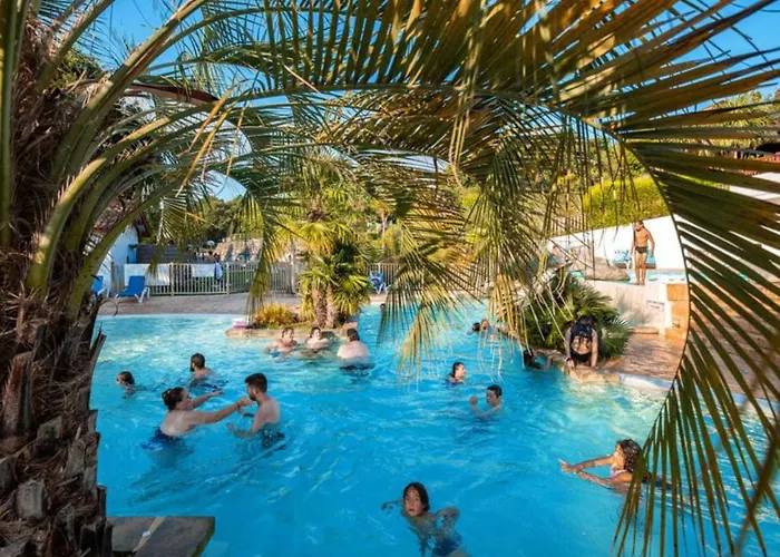 Camping Mobil-home Pour 7 Pers A Avec Terrasse - Api-1-52-1576 *